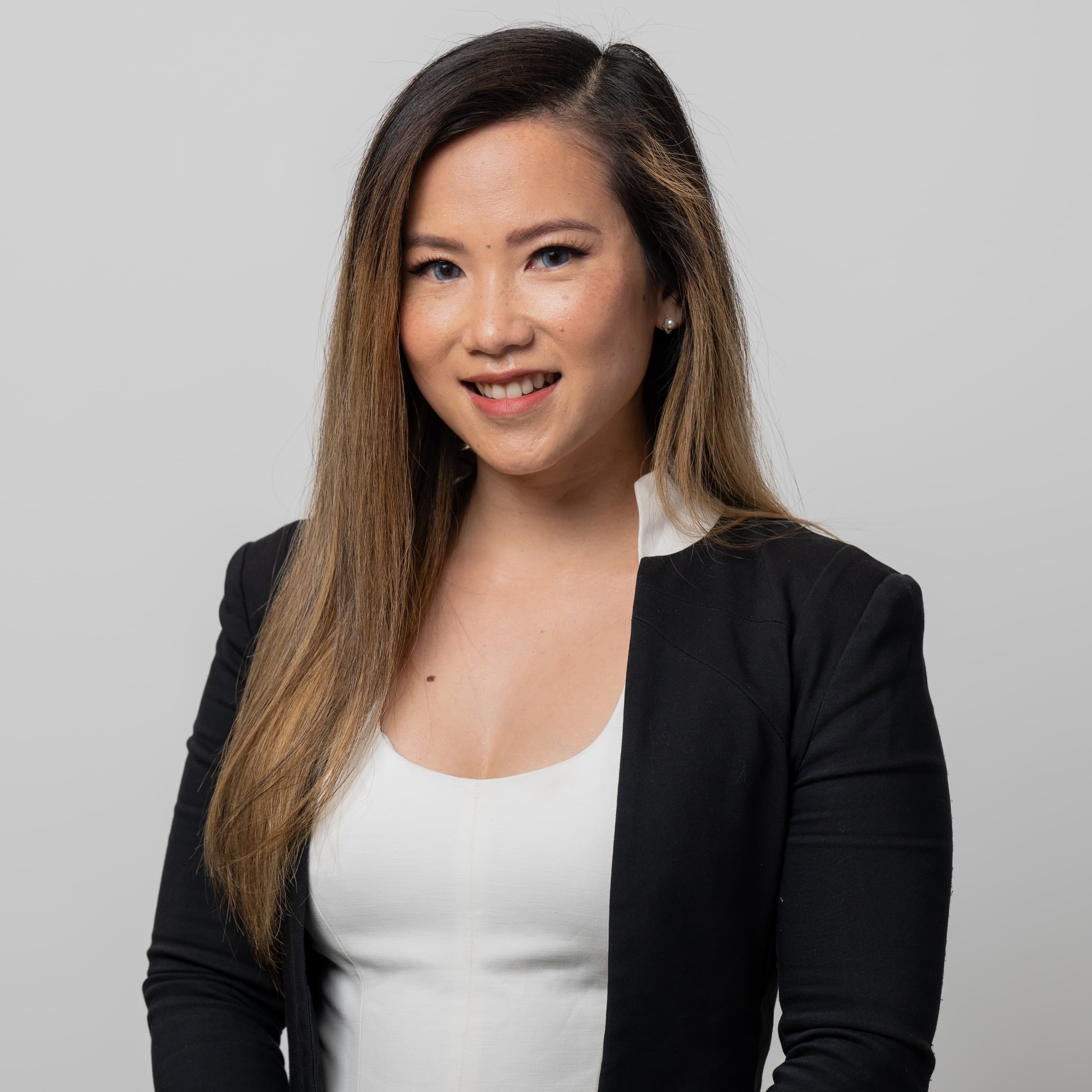 Professional portrait of Dr Thao Truong.